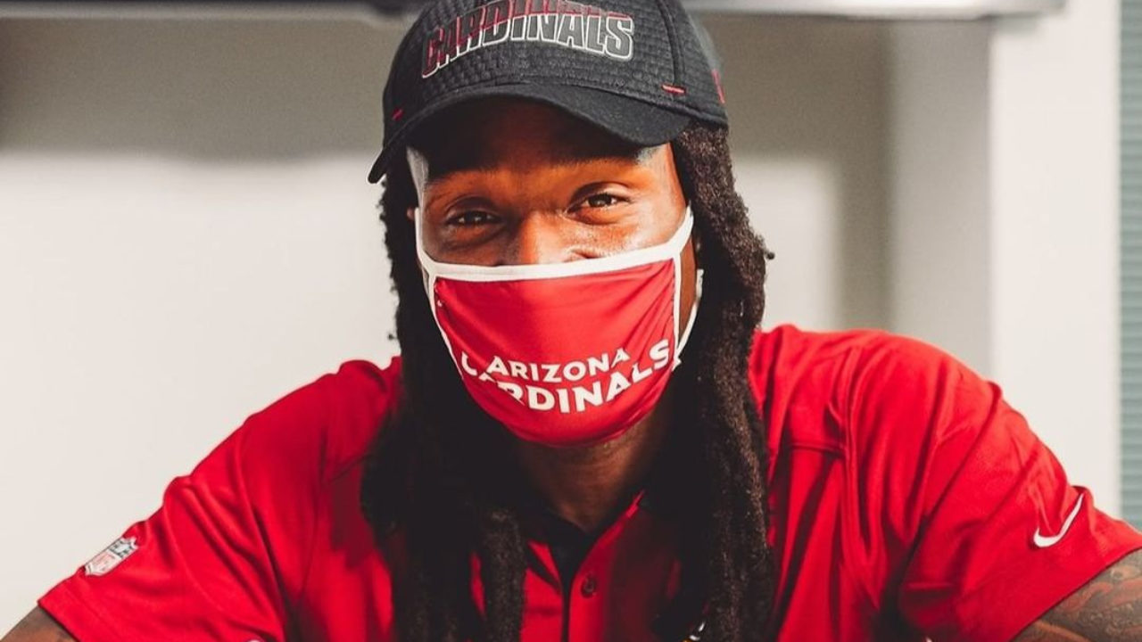 Cardinals' DeAndre Hopkins flips official the bird after being