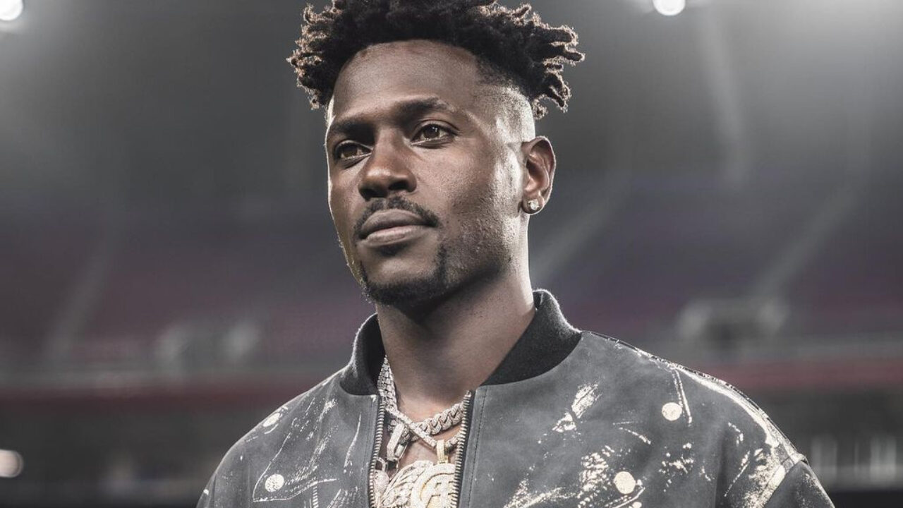 Antonio Brown breaking his silence after release included a bizarre  giveaway - Article - Bardown