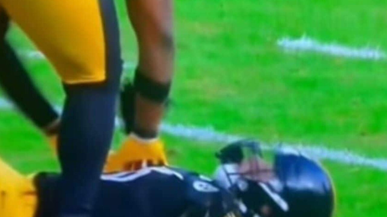 NFL Players Chastised for Seemingly Performing 'CPR' During Game