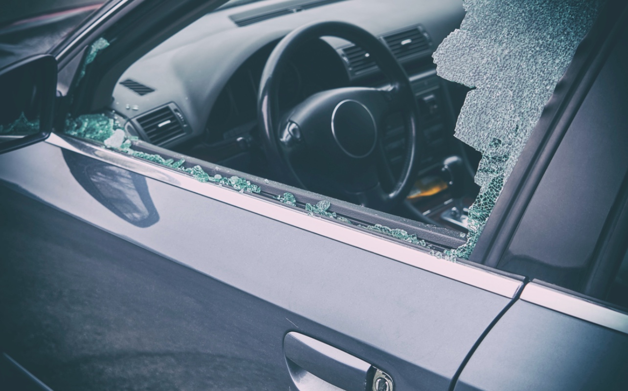 Oakland College, Robbery, Car break-in